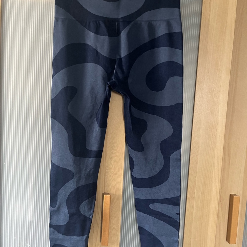 Abstract Pattern Navy Leggings - Activewear